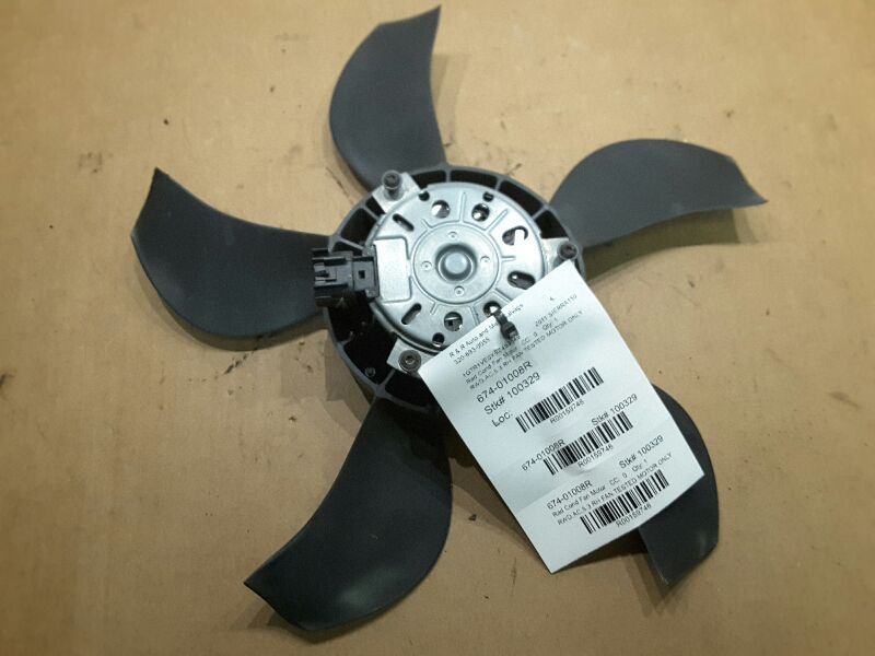 PASSENGER RIGHT RADIATOR FAN MOTOR FITS 10-14 SUBURBAN 1500 159746