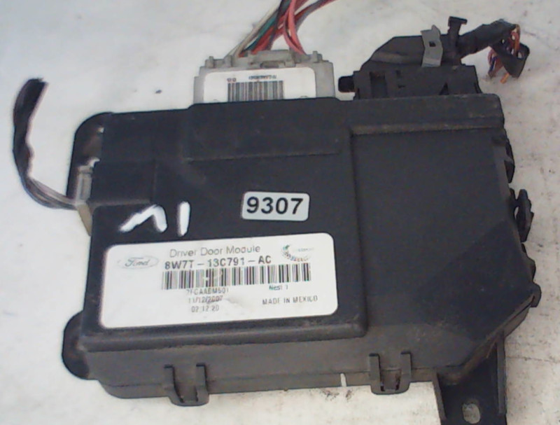 2008 Ford Crown Victoria Car Driver Door Module 9W7T-13C791-AC w/ Pigtails