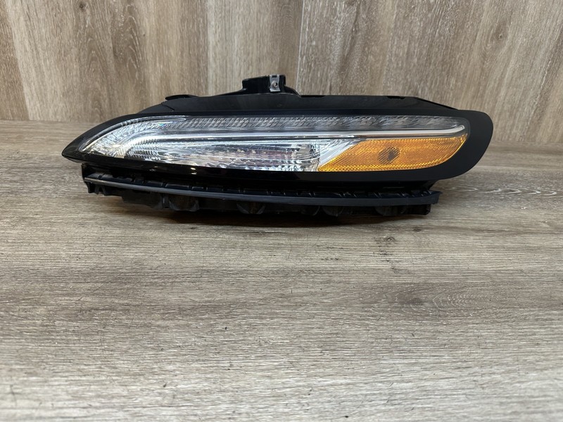 2014-18 JEEP CHEROKEE LH PARK AND SIGNAL LIGHT - DRL OEM PART # 68321887AC
