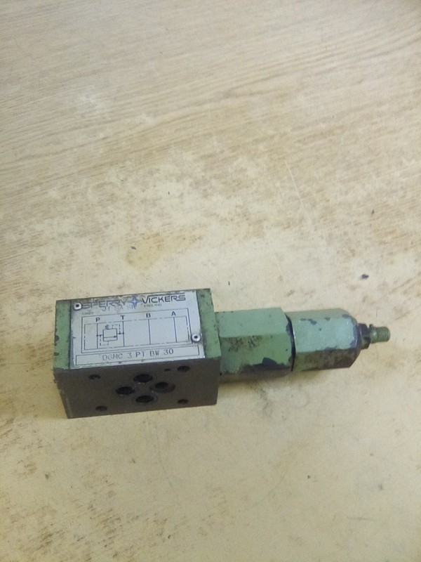 Sperry Vickers DGMF-3-PT-BW-30 Hydraulic Valve