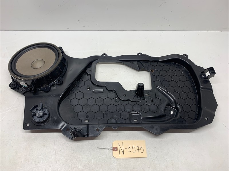 2017-2020 TESLA MODEL 3 FRONT LEFT DOOR INNER CLOSEOUT PANEL 1092146-00 5575 S1