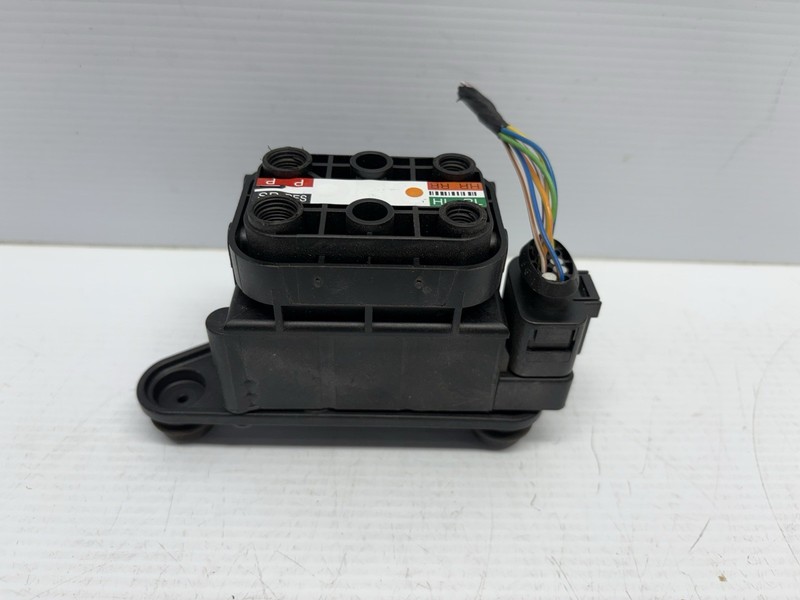 2010-2019 Jaguar XJ Air Suspension Compressor Control Valve AW933B486AB OEM