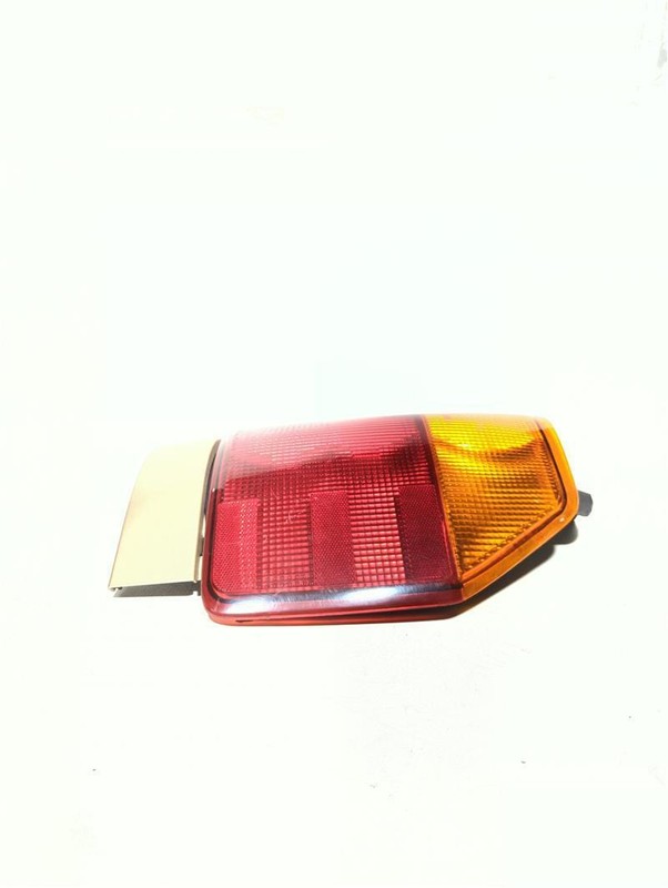 2004 GMC Envoy Right Tail Light Assembly Gold OEM 228241 - 266K Miles