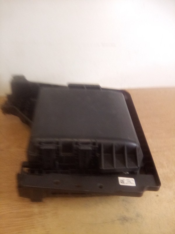 Freightliner Cascadia A06-90283-000 Power Distribution Module Fuse Panel