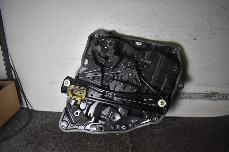 2017-2019 BMW 540I 530I INTERIOR DOOR WINDOW REGULATOR REAR RIGHT FACTORY OEM