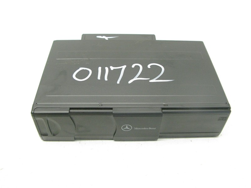 03-06 Mercedes CLK320 CLK500 S500 CD CHANGER 6 DISK PLAYER W209 W220 OEM 011722