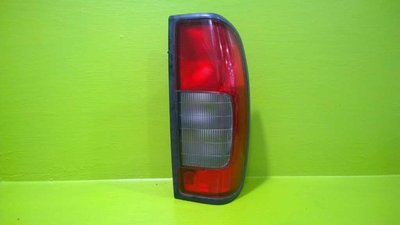 02 03 04FRONTIER PASSENGERRIGHT TAILLIGHT LAMP OEM 2880-52