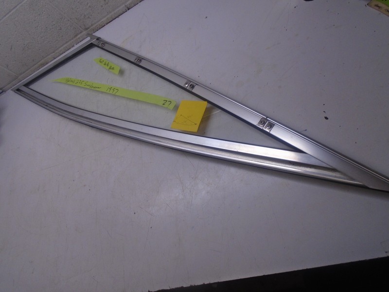 Z7 1997 4 Winns Sundowner 225 Port Left Passenger Wing