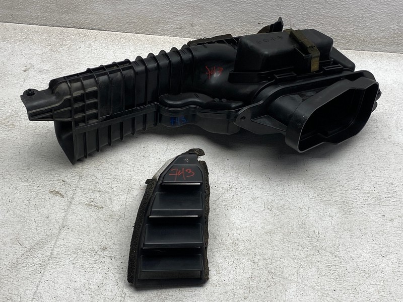 2011-2017 INFINITI QX56 QX80 AIR INTAKE DUCT BREATHER OEM LOT743