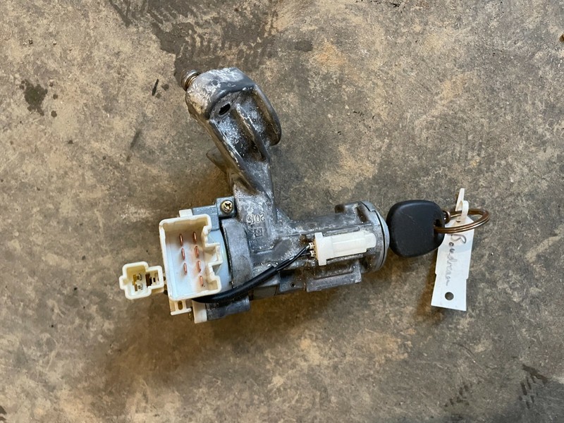 TOYOTA CAMRY COROLLA MATRIX AVALON SCION TC RAV4 TUNDRA IGNITION SWITCH W/ KEY
