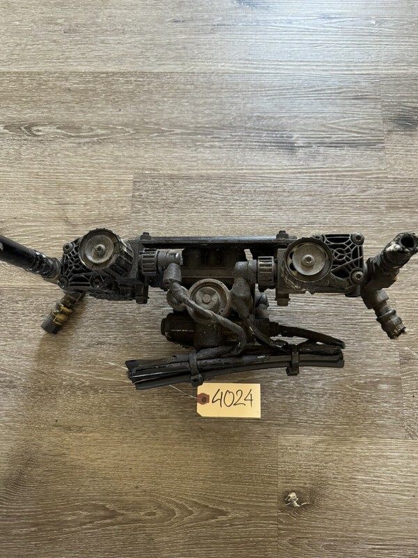 BENDIX AIR BRAKE RELAY VALVE ASSEMBLY - P/N: K056040 K071941
