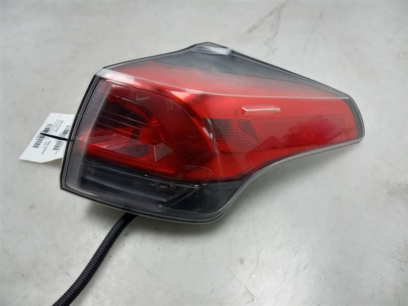 16-18 TOYOTA RAV4 XLE PASSENGER SIDE REAR QUARTER MOUNTED TAIL LIGHT ASSEMBLY