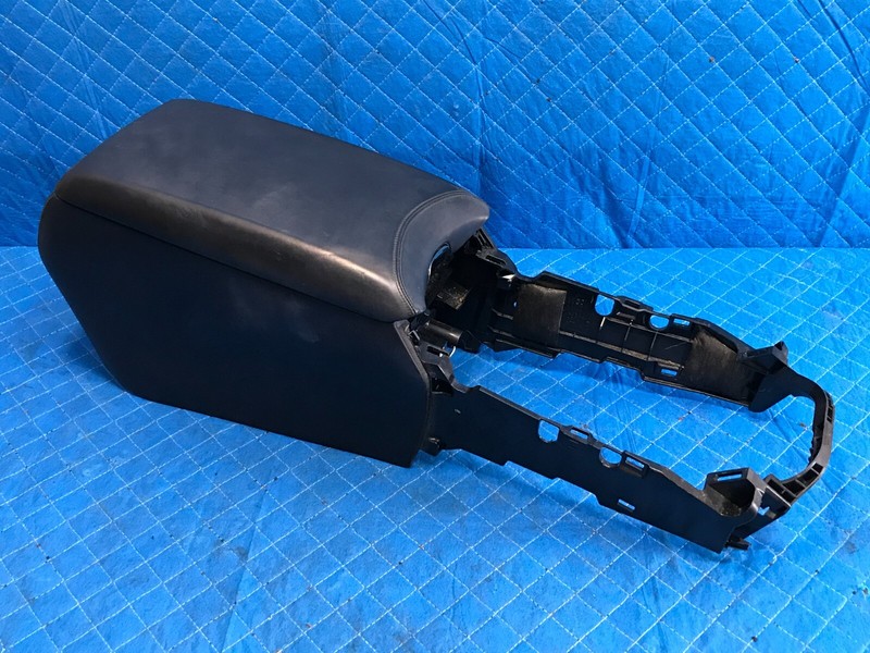 08-09 LEXUS LS600HL CENTER CONSOLE ARMREST OEM