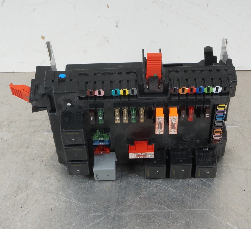 07-09 Mercedes W221 S600 S550 CL550 Rear Trunk Fuse Box Module 2215403862 OEM