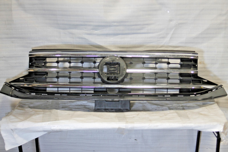 2020-2023 Volkswagen Atlas Front Upper Bumper Grille Grill Oem