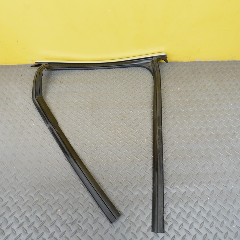 2019-2024 AUDI Q3 S-LINE REAR RIGHT DOOR WINDOW GLASS CHANNEL SEAL 83A839432