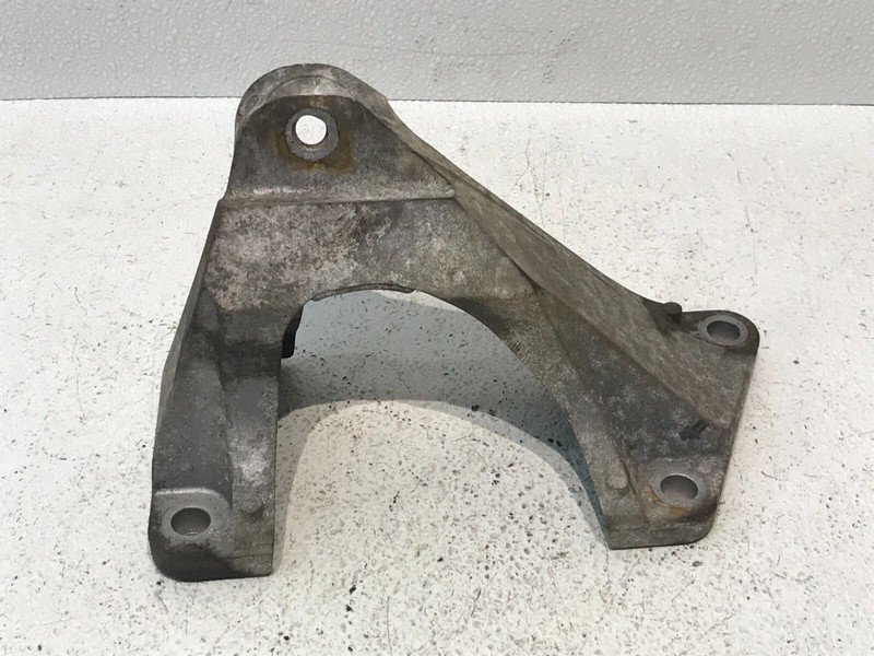 12-16 BMW F22 F30 F32 235I 335I 435I RIGHT PASSENGER ENGINE MOUNTING BRACKET