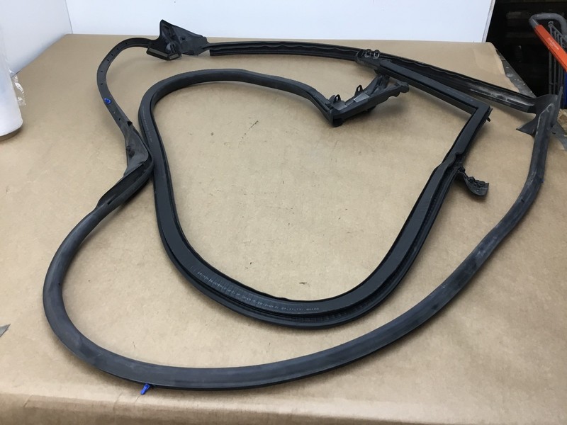 Lamborghini Huracan 2018 Front Left Driver Door Weather Strip Seal Set 16-19 :Y