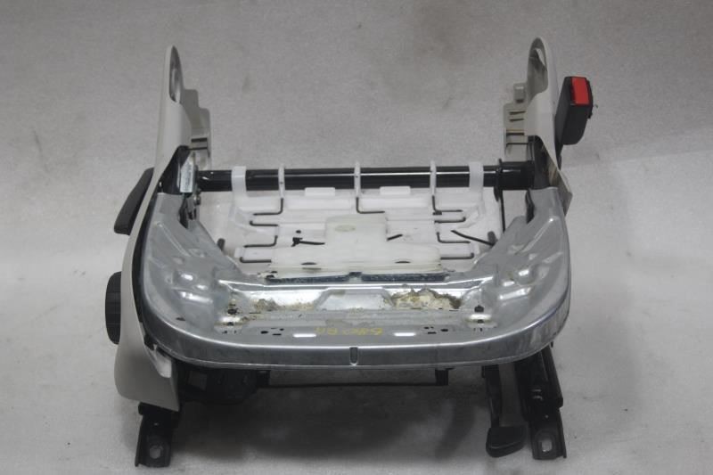 2014 2015 2016 2017 MERCEDES CLA250 C117 RIGHT FRONT SEAT TRACK WITH GRAY TRIMS