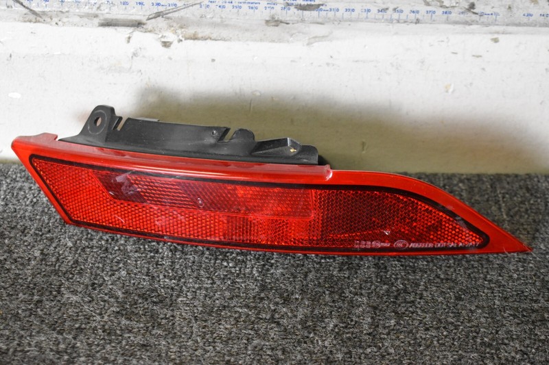 2017 - 2020 LAND ROVER DISCOVERY REAR LEFT BUMPER MOUNTED TAIL LIGHT LAMP