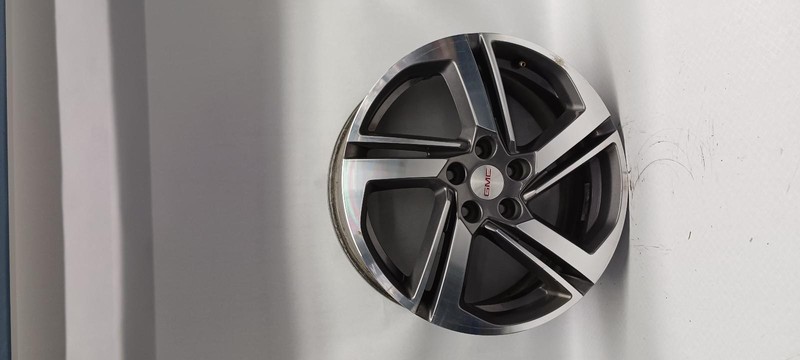 18-'21 GMC TERRAIN Wheel 18x7 silver w/black inlay OEM Grade B