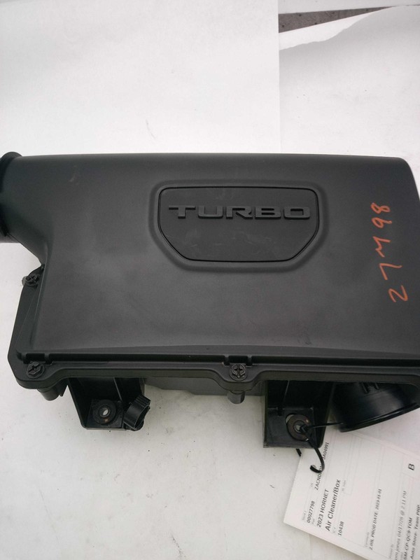 2023 Dodge Hornet Air Cleaner Assembly OEM 68567273AA Used 2.0L 23K Miles