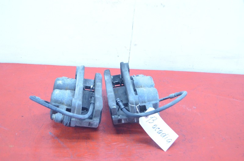07-17 GMC ACADIA FWD FRONT RIGHT / LEFT BRAKE CALIPER SET OEM