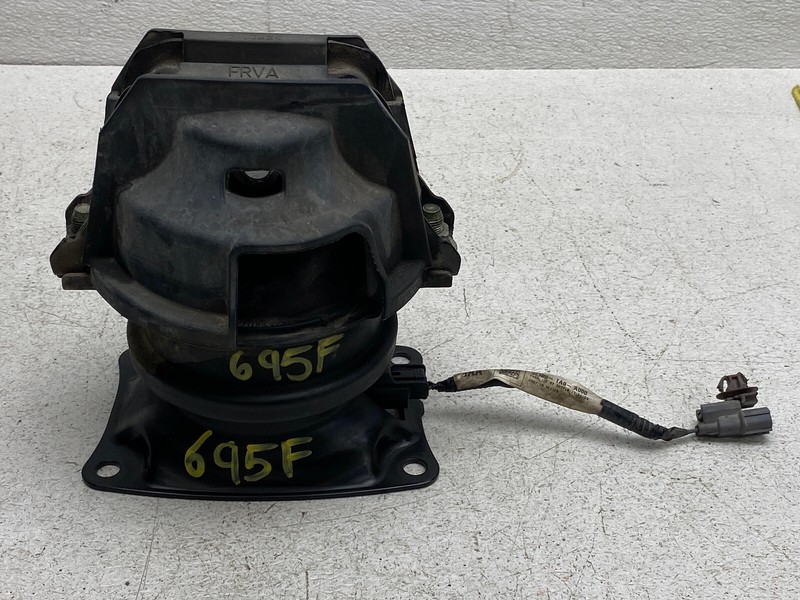 2013-2015 ACURA RDX FRONT ENGINE MOUNT BRACKET OEM LOT695