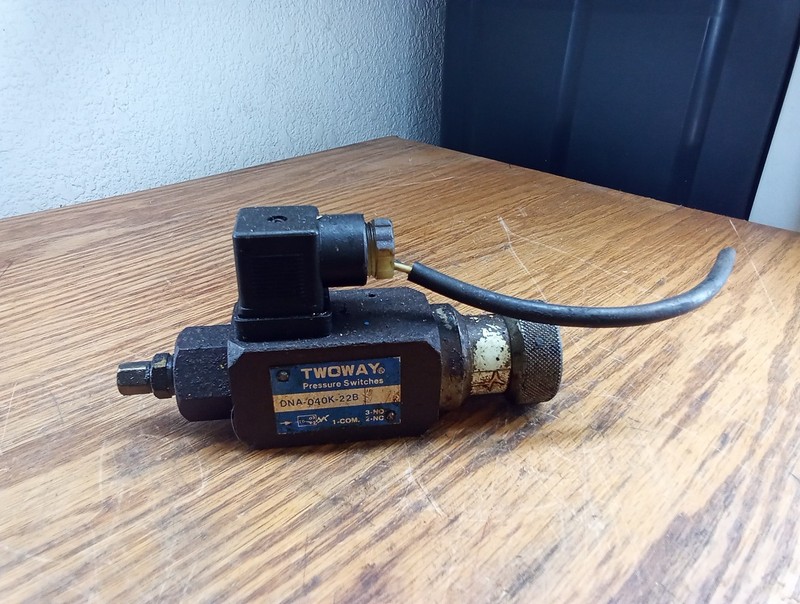 Twoway Pressure Switch DNA-040K-22B