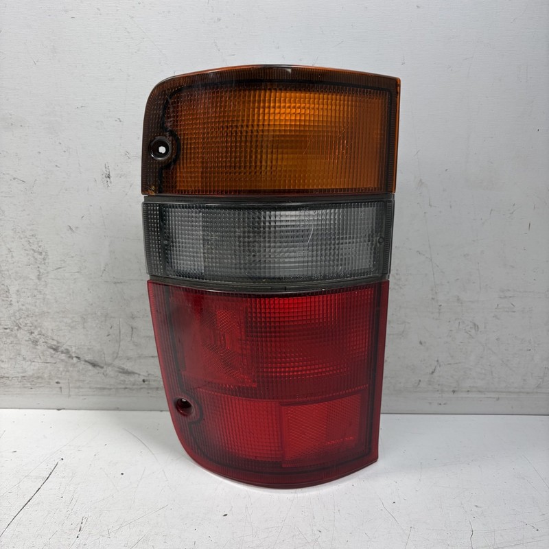 99 Isuzu Trooper Left Tail Light 8971037311 OEM