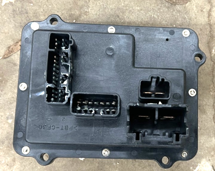 2006 Yamaha 250 HP 4 Stroke Outboard Fuse Box 6P2-82170-00-00 OEM FRESHWATER!
