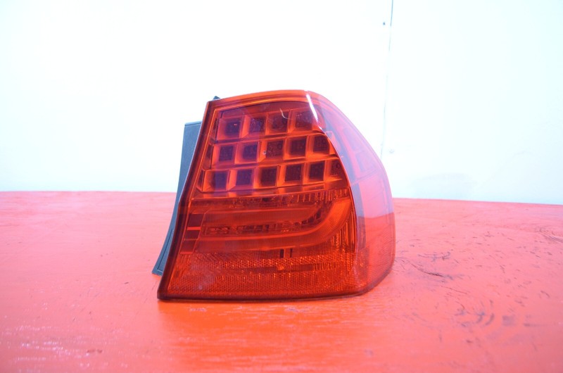2008-2011 BMW E90 328I 335I LCIREAR RIGHT PASSENGER SIDE TAIL LIGHT LAMP OEM
