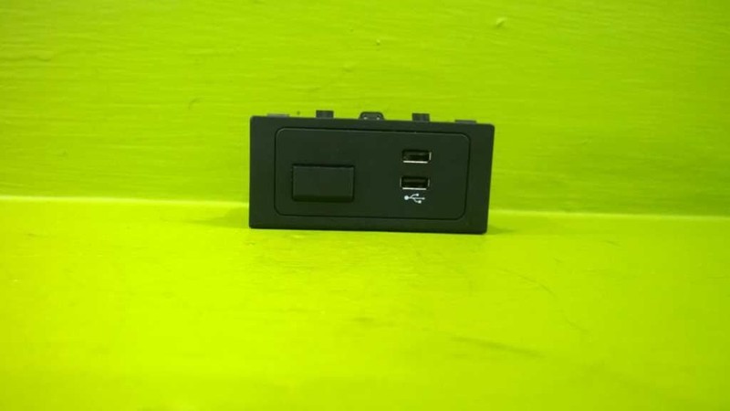 21 22 23 CX-9 CENTER CONSOLE USB PORT MEDIA SD CARD OEM 3476-18