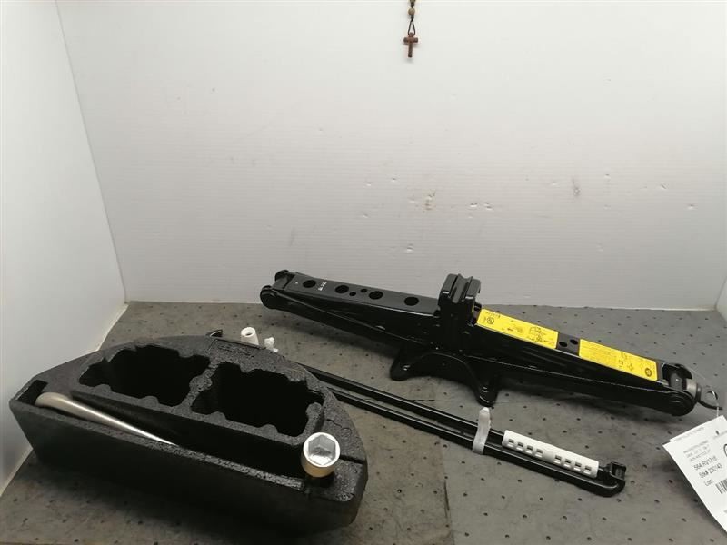 2014 2015 2016 2017 2018 2019 2020 ROVER SPORT Jack and Tools 1121705