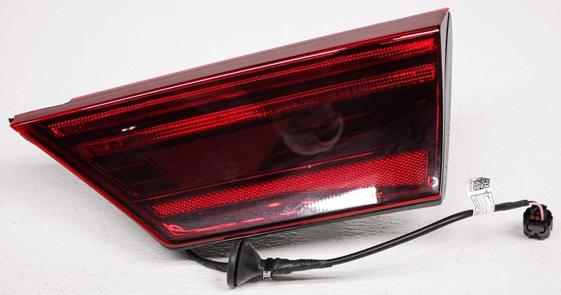 OEM Kia Forte Sedan Right Passenger Side Halogen Tail Lamp Lens Chip