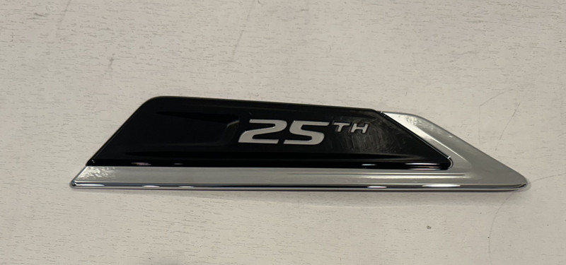 2020 HONDA ODYSSEY FRONT RIGHT ( PASSENGER SIDE) FENDER EMBLEM 25TH EDITION