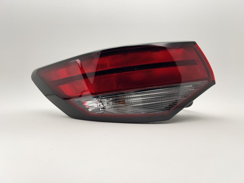 2020-2024 NISSAN SENTRA LEFT TAILLIGHT QUARTER MOUNTED 2.0L AT FWD 49K SV 65072