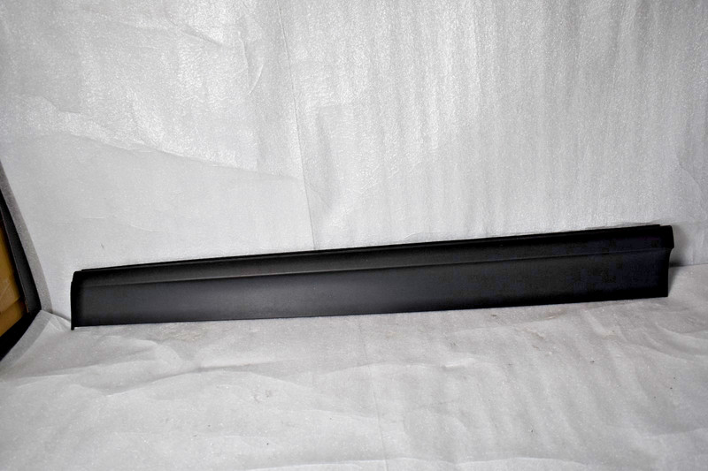 2019-2026 Porsche Cayenne Strip Molding For Door Right 9Y0837096A OEM A1