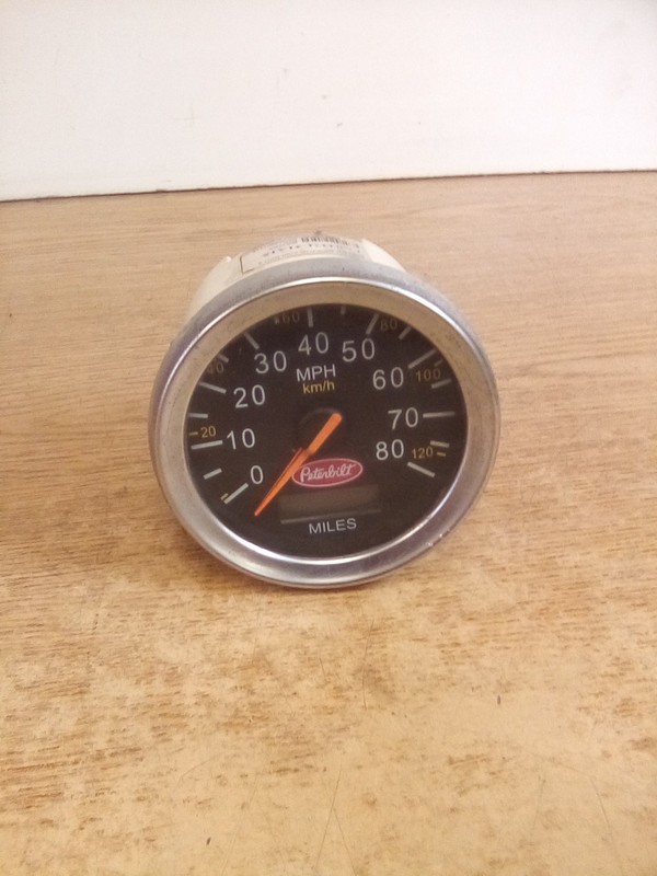 Peterbilt 17-04371-22A15 Speedometer