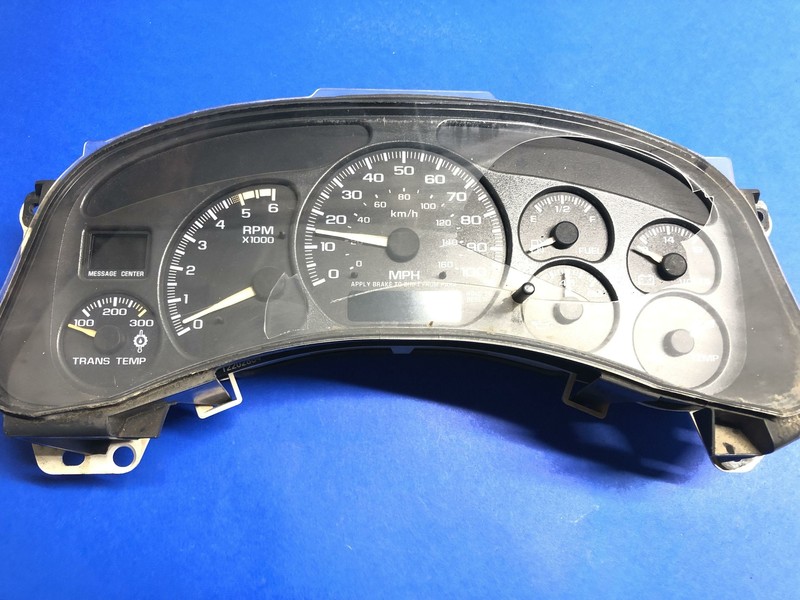 2002 Chevrolet Silverado 2500 HD Speedometer 411K Parts Only Broken Glass Oem .