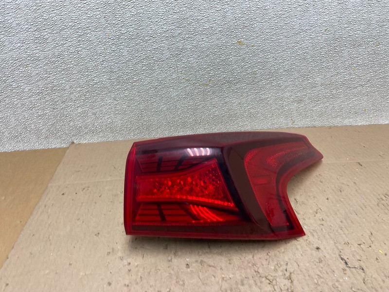 2019 - 2020 Hyundai Santa Fe Right Passenger RH Side Tail Light Z6471 DG