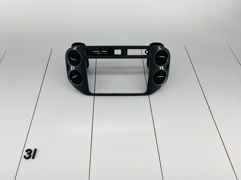 17-18 VOLKSWAGEN TIGUAN LIMITED FRONT CENTER DASH INSTRUMENT PANEL TRIM OEM