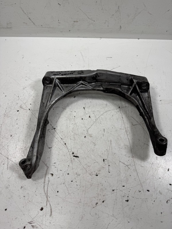 01-05 Honda Civic 1.7 MT Transmission Bracket 11950-PLC-000 OEM