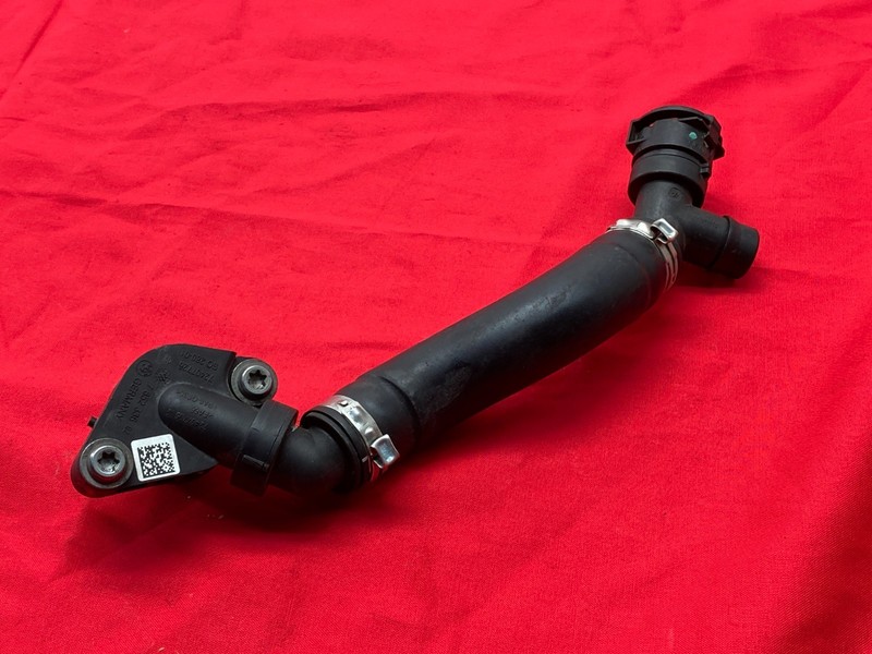 BMW F90 F92 F95 F96 M5 M8 X5M X6M Engine Breather PCV Vent Hose Pipe CYL 5-8 OEM