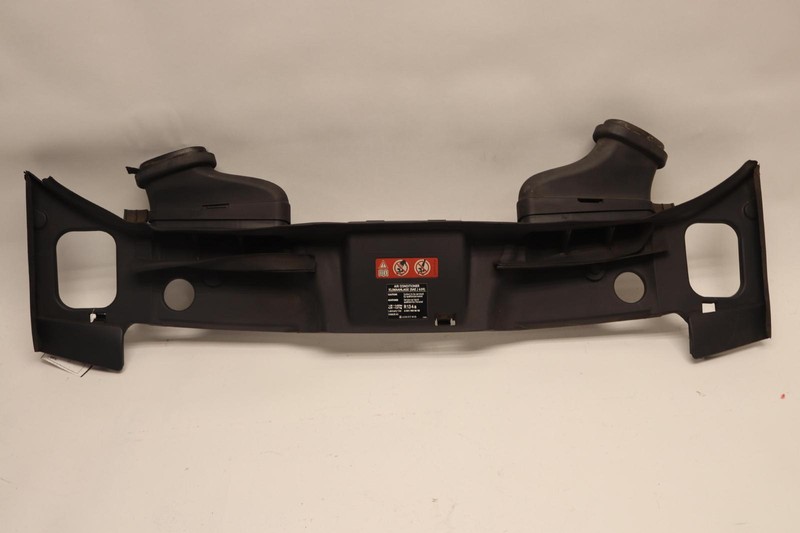 2012-2018 MERCEDES CLS550 W218 RADIATOR UPPER ACCESS PANEL AIR INLET DUCT OEM