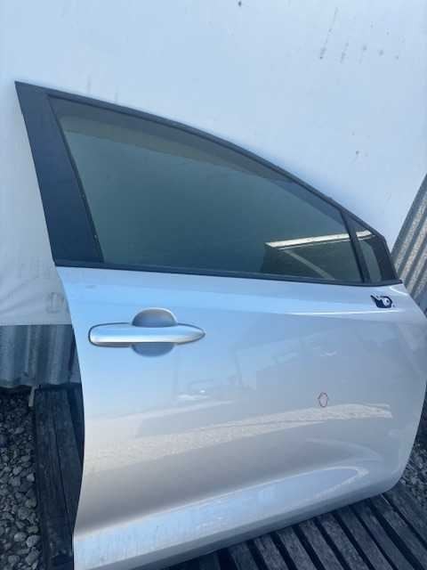19 20 21 22 23 24 TOYOTA COROLLA HATCHBACK RIGHT FRONT PASSENGER DOOR BS-440