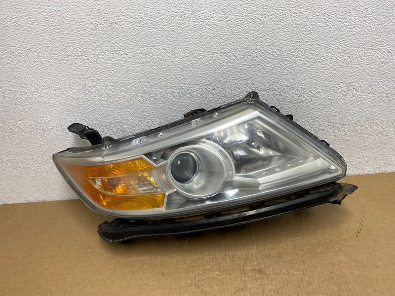 2011 to 2013 Honda Odyssey Front Right Passenger Headlight Halogen AC1204 DW