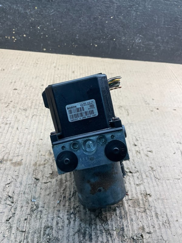 2003-2005 Volkswagen Passat AWD Anti-Lock Brake Pump ABS Module V5320 PS