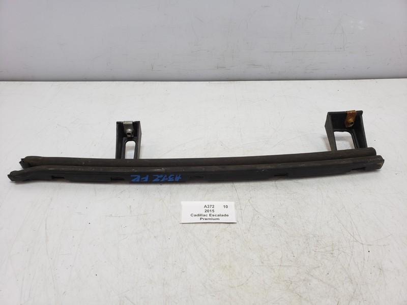 ✅ 15-20 OEM Cadillac Escalade Front Right Door Window Rearward Guide Retainer