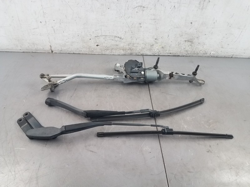 2012 Mercedes AMG E 63 Wagon Windshield Wiper Motor / Arms #83055 P11